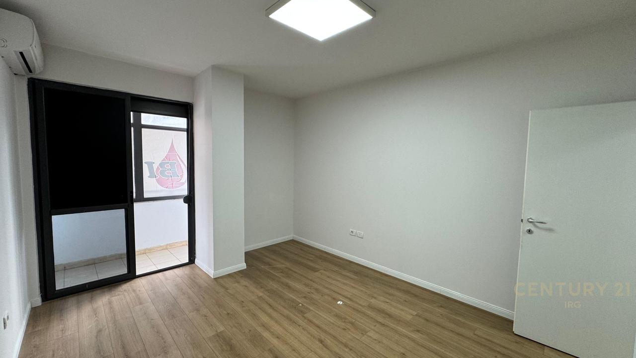 JEPET ME QIRA ZYRE TEK RR. MUHAMET GJOLLESHA !