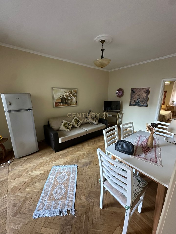 Cam Market - 1+1 Completamente Attrezzato di Fronte alla Banca d'Albania