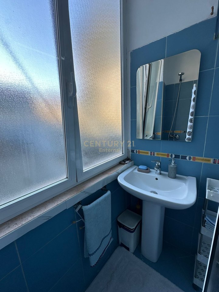 Cam Market - 1+1 Completamente Attrezzato di Fronte alla Banca d'Albania