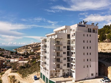 SARANDË, SHESIM APARTAMENT 2+1+2 + VERANDE  NË PORTIN E LIMIONIT