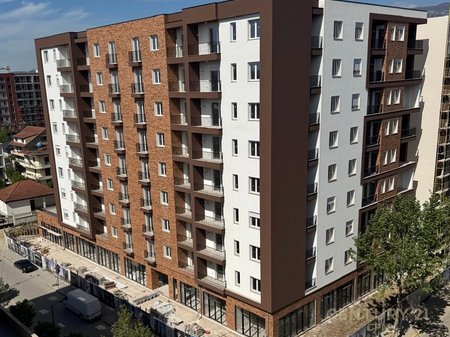 APARTAMENT 2+1 NË SHITJE NË KAMËZ QENDËR – NDËRTIM I RI