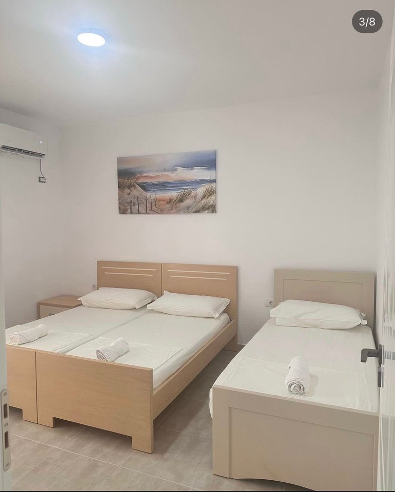 SHITET APARTAMENT ,ME PAMJE NE DET, 2+1+GARAZH  NE RRUGEN "DHIMITER KONOMI",!