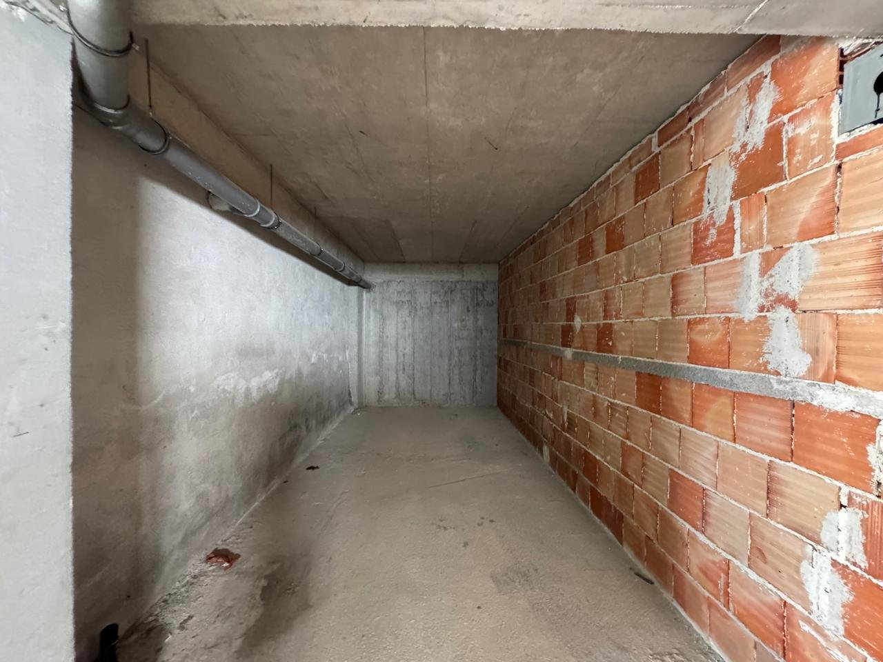 SHITET APARTAMENT ,ME PAMJE NE DET, 2+1+GARAZH  NE RRUGEN "DHIMITER KONOMI",!