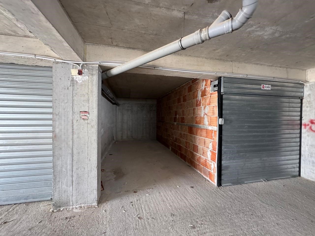 SHITET APARTAMENT ,ME PAMJE NE DET, 2+1+GARAZH  NE RRUGEN "DHIMITER KONOMI",!