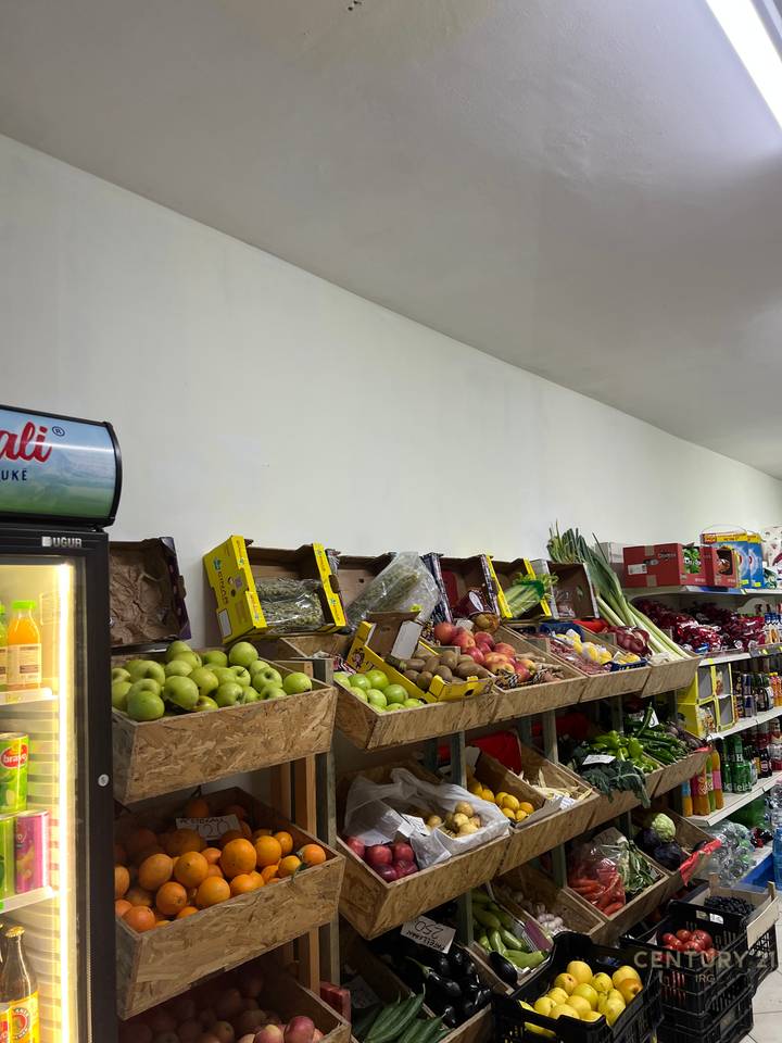 Ambjent komercial per shitje tek Komuna e Parisit