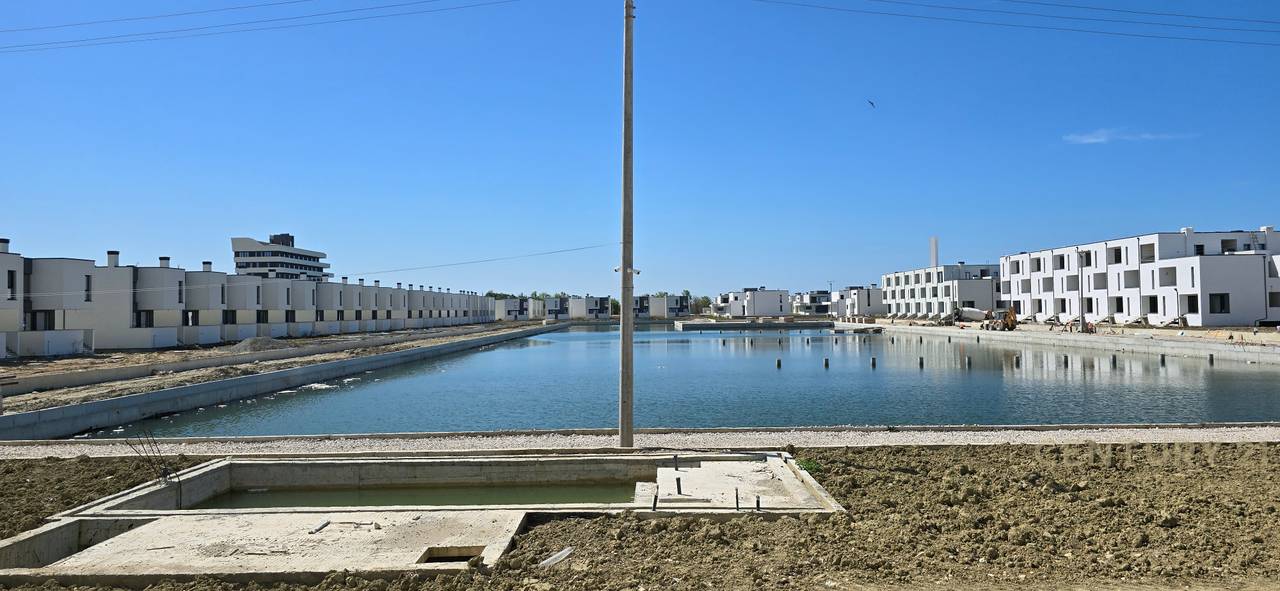 VILE 3-KATESHE ME PISHINE TE TURQUOISE MARINA, GJIRI I LALEZIT!