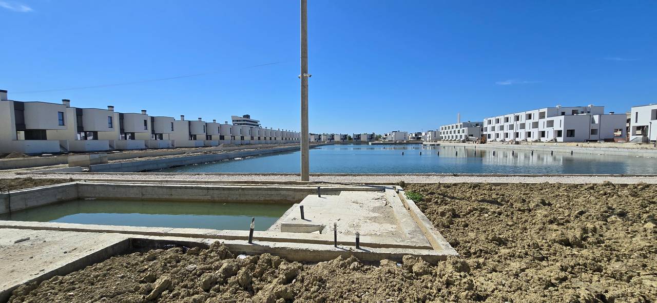 VILE 3-KATESHE ME PISHINE TE TURQUOISE MARINA, GJIRI I LALEZIT!