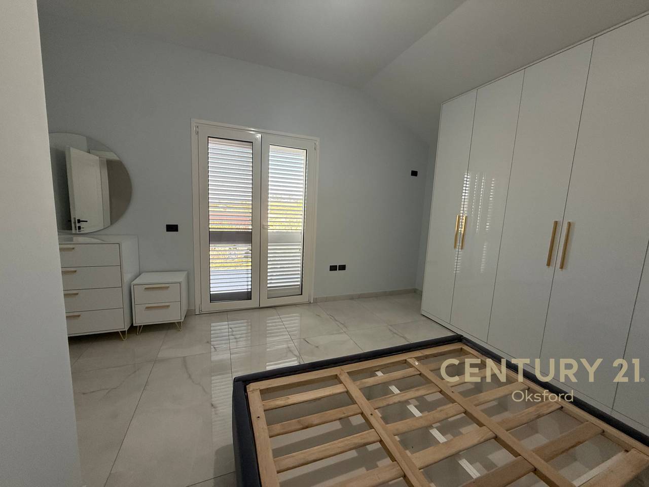 JAPIM ME QIRA VILE PRIVATE,PRANE CITY PARK!