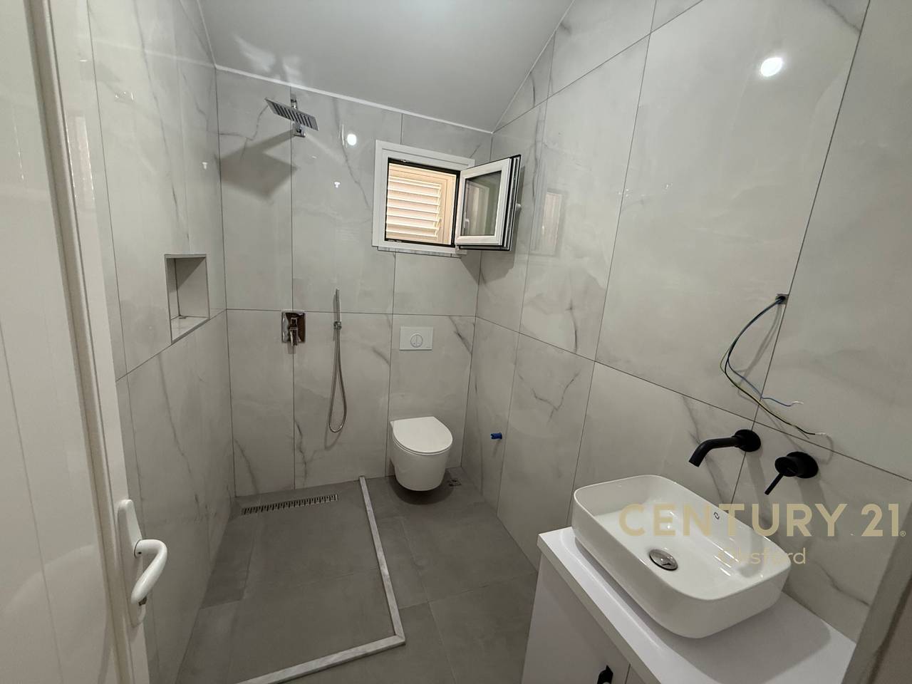 JAPIM ME QIRA VILE PRIVATE,PRANE CITY PARK!