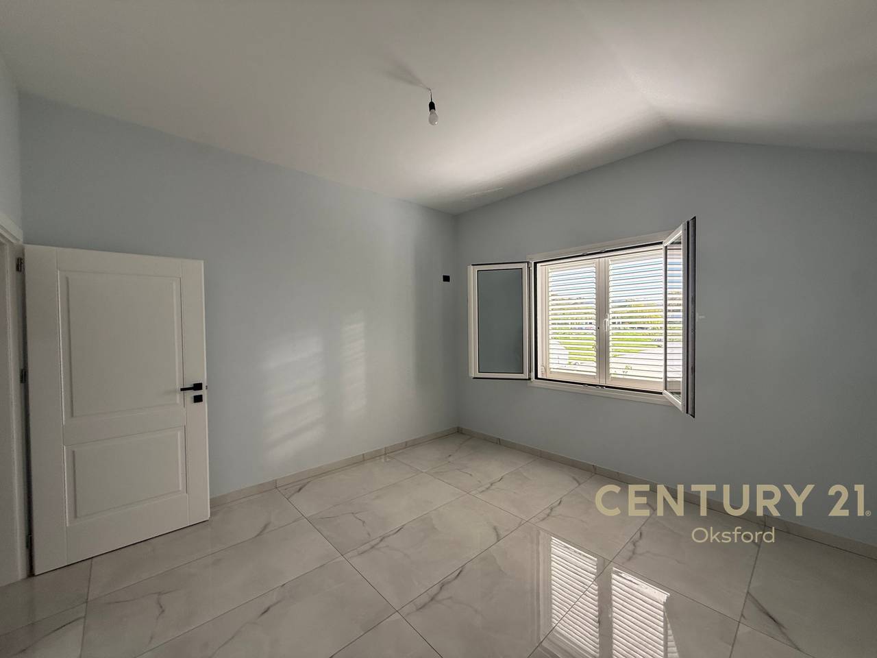 JAPIM ME QIRA VILE PRIVATE,PRANE CITY PARK!