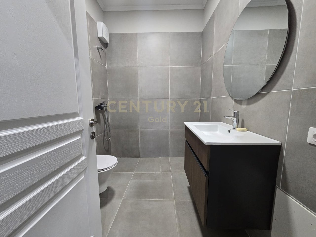 FOR RENT 2+1+2 APARTMENT + PARKING SPACE AT ASL COMPLEX!