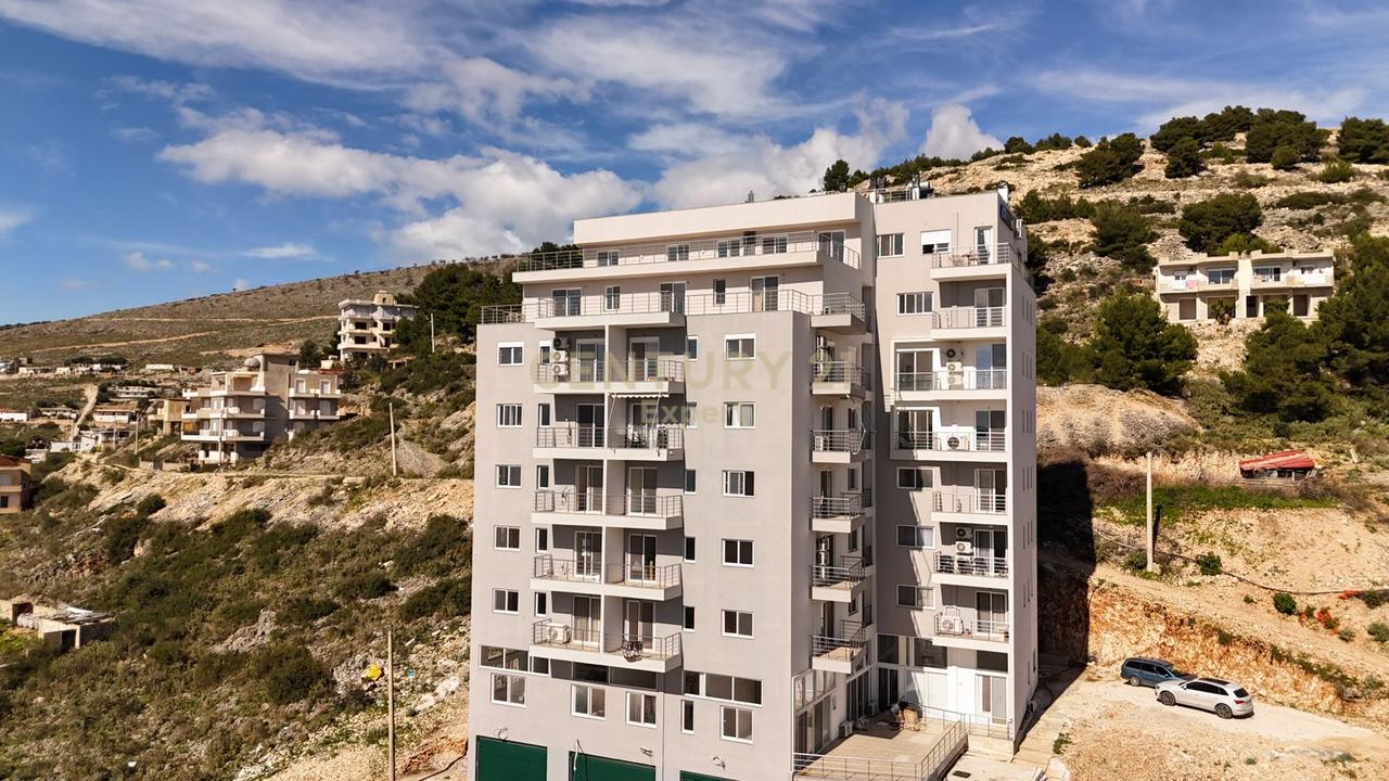 SARANDË, SHESIM APARTAMENT 2+1+2 + VERANDE  NË PORTIN E LIMIONIT