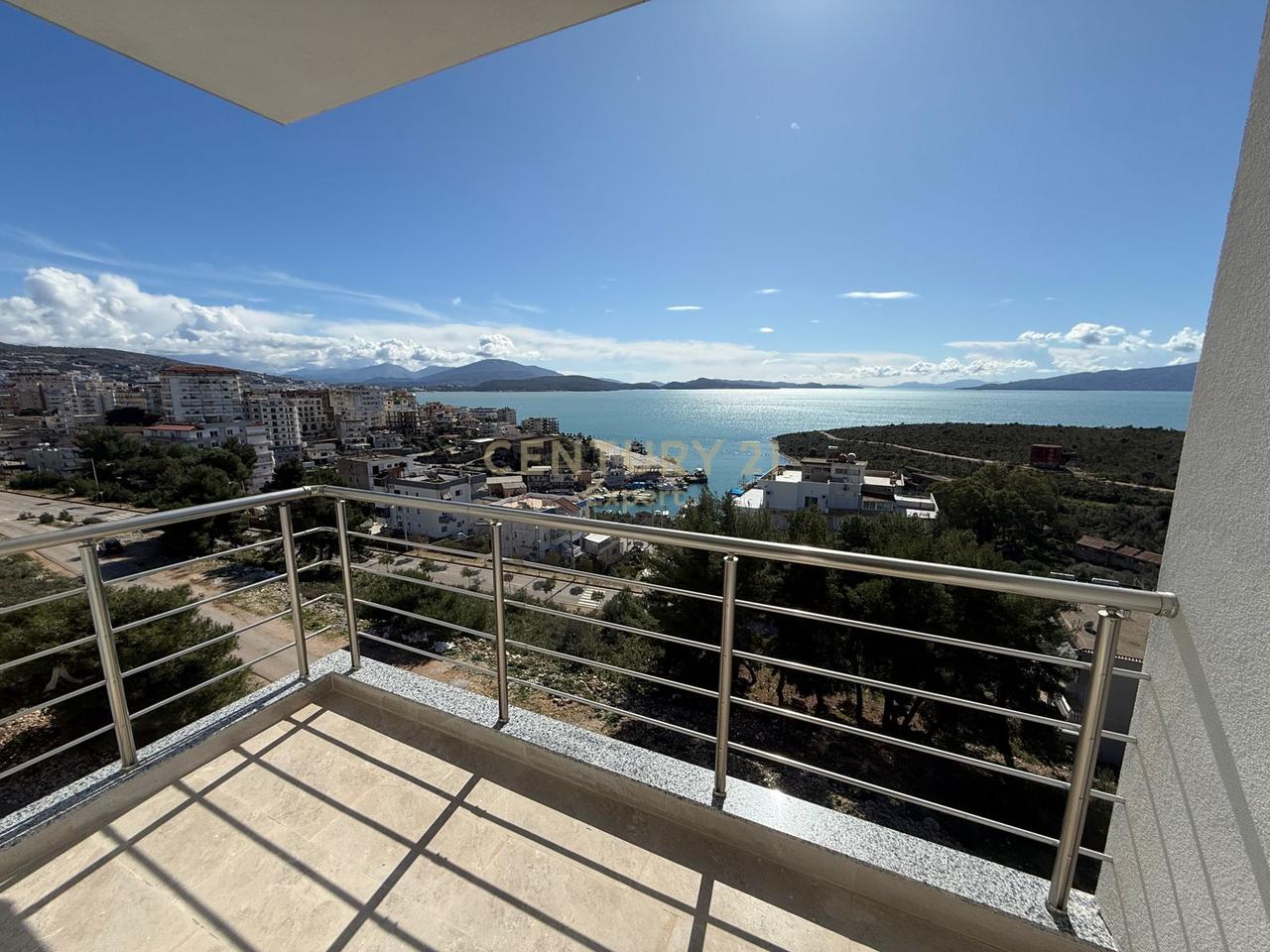 SARANDË, SHESIM APARTAMENT 2+1+2 + VERANDE  NË PORTIN E LIMIONIT