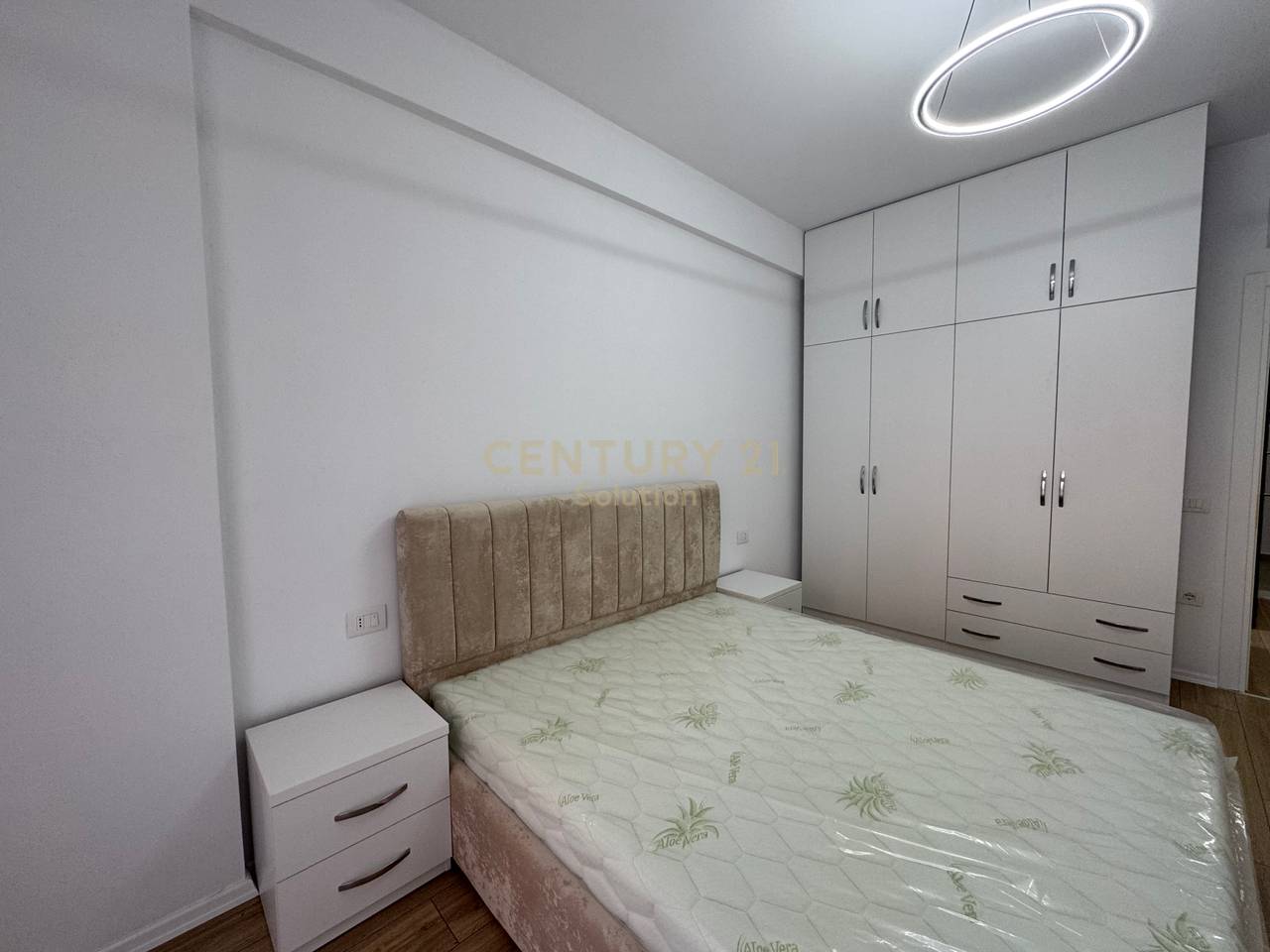 JAPIM ME QIRA 1+1 + PARKING TE URBAN GATE !