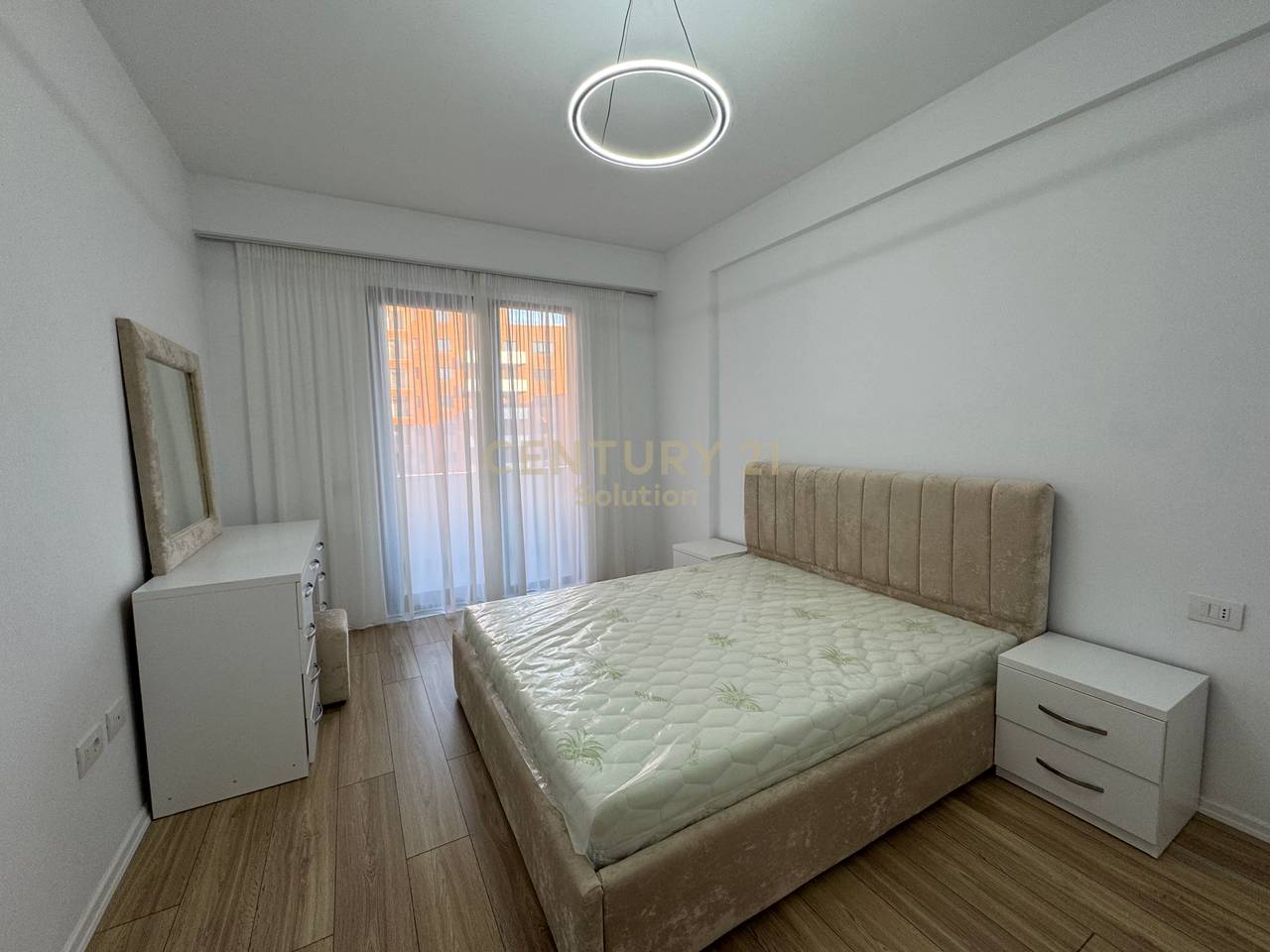 JAPIM ME QIRA 1+1 + PARKING TE URBAN GATE !