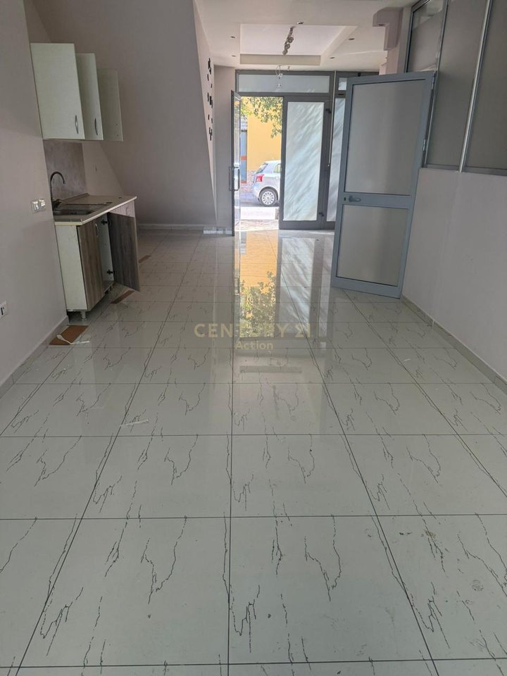 FOR RENT BUSINESS PREMISES NEAR SERVETE MACI SCHOOL!