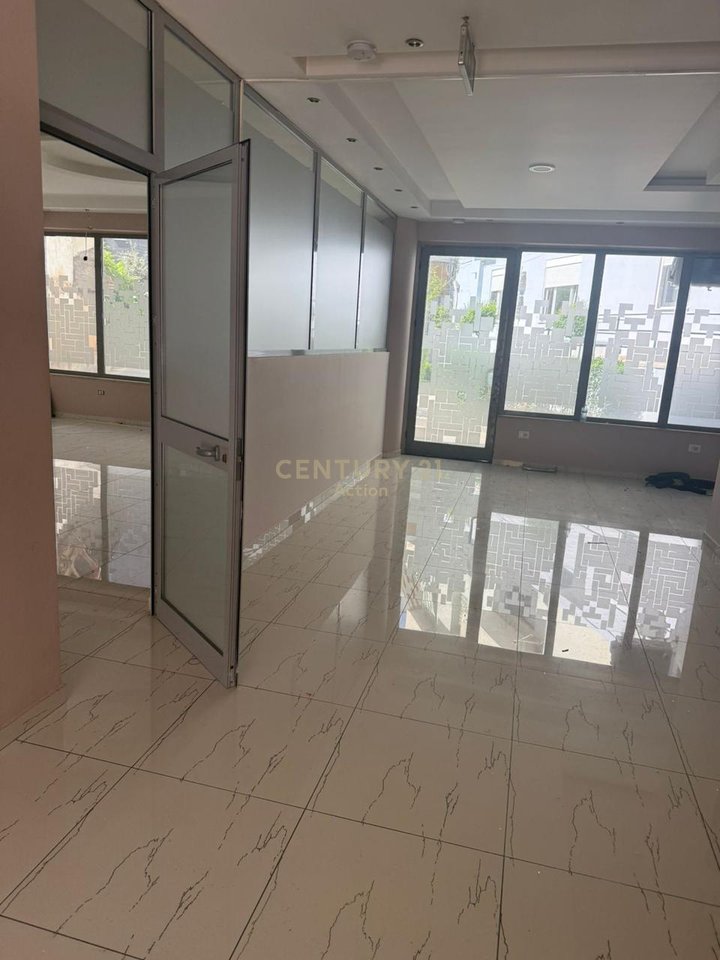 FOR RENT BUSINESS PREMISES NEAR SERVETE MACI SCHOOL!