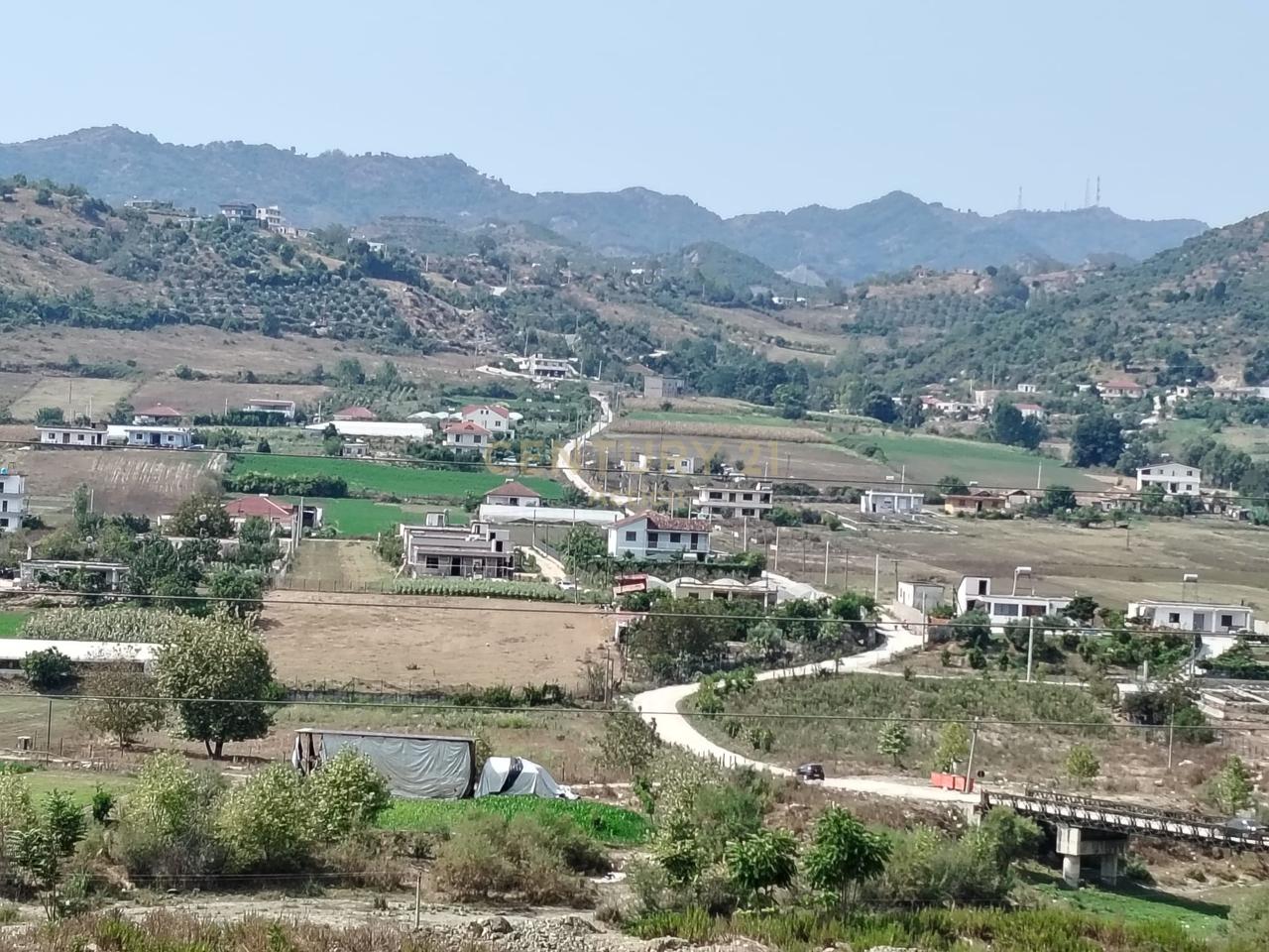 SHITET 3300 M2 TOKE NE MENIK-TIRANE!