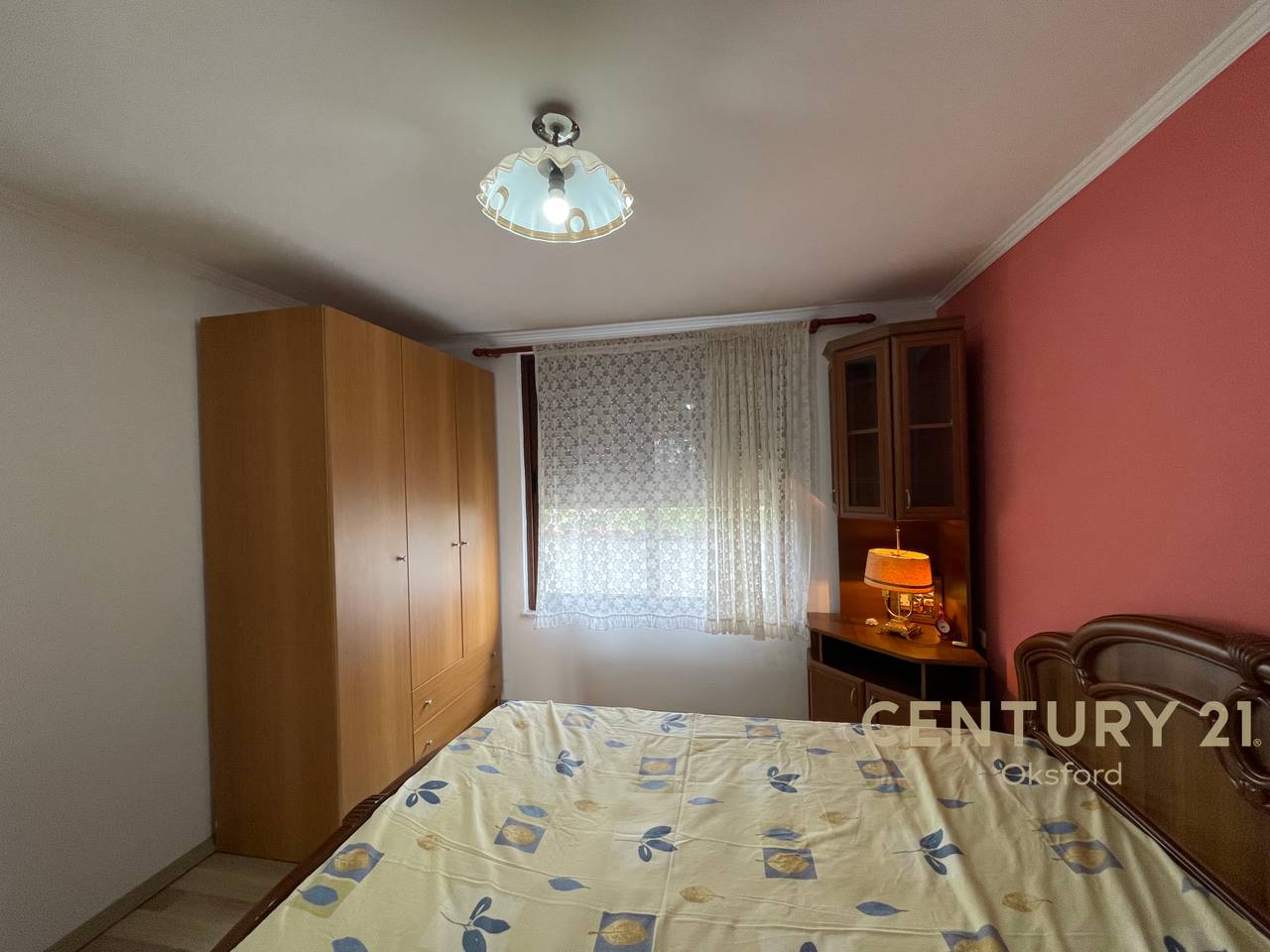 1+1 APARTAMENT PËR SHITJE NË KATIN E 3-TË (NË NJË VILË PRIVATE!)