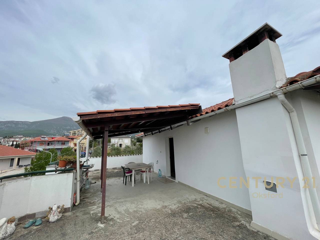 1+1 APARTAMENT PËR SHITJE NË KATIN E 3-TË (NË NJË VILË PRIVATE!)