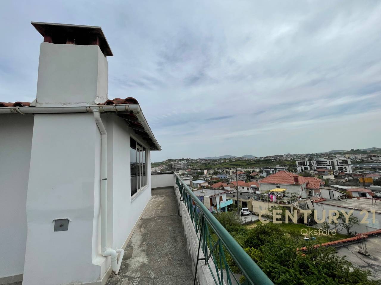 1+1 APARTAMENT PËR SHITJE NË KATIN E 3-TË (NË NJË VILË PRIVATE!)