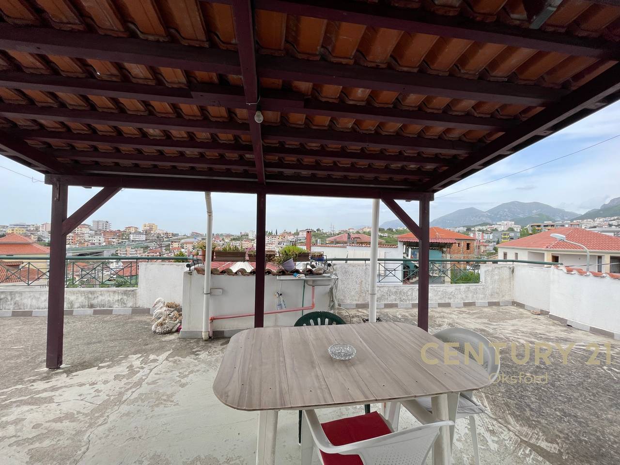 1+1 APARTAMENT PËR SHITJE NË KATIN E 3-TË (NË NJË VILË PRIVATE!)