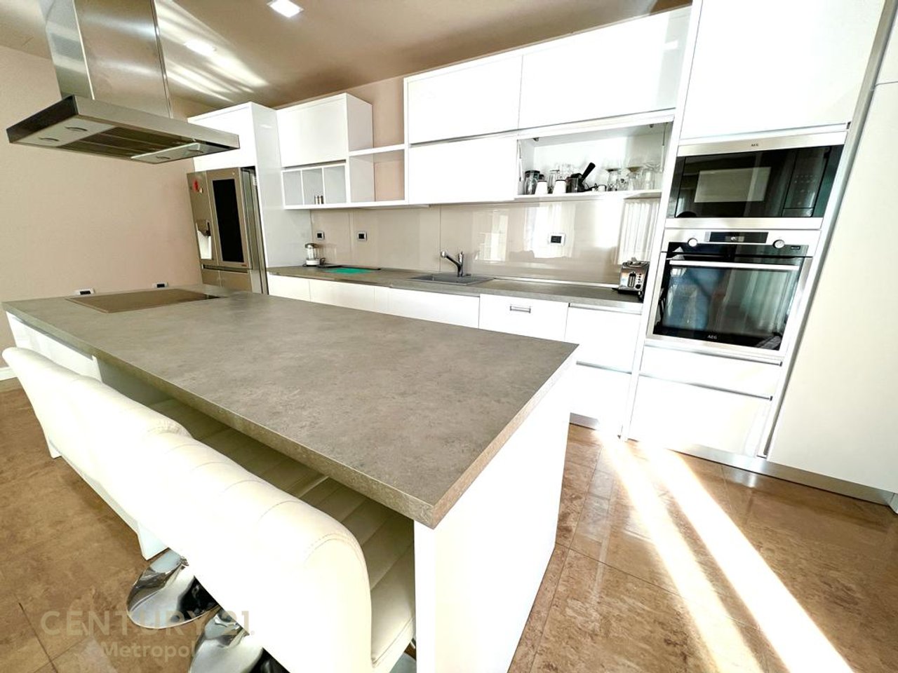 PENTHOUSE 3+1+2 WITH VERANDA + PARKING PLACE, DRY LAKE!