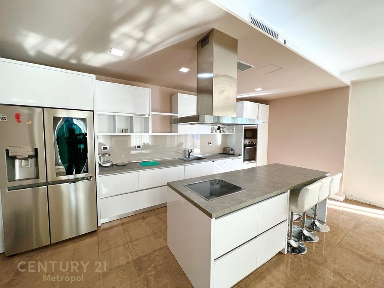 PENTHOUSE 3+1+2 WITH VERANDA + PARKING PLACE, DRY LAKE!