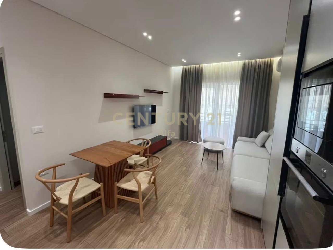 Great investment opportunity in Sarandë with a sea view!