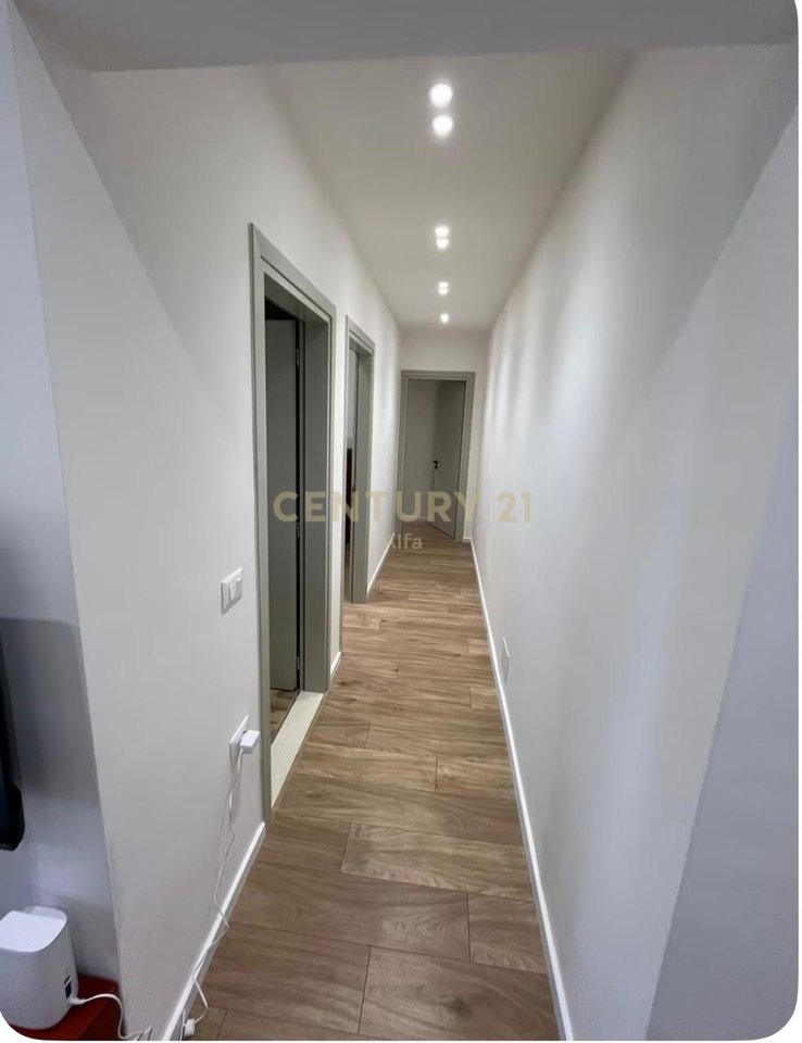 Great investment opportunity in Sarandë with a sea view!