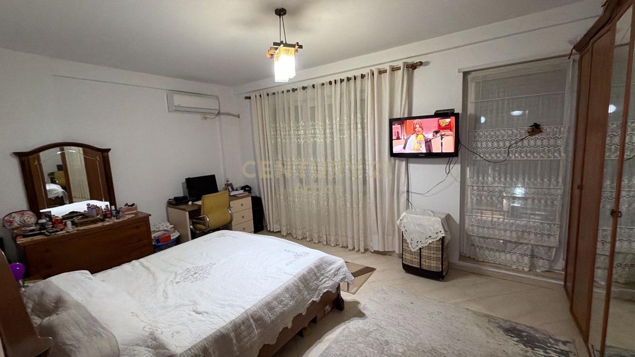 Shitet apartament te Gener 2 ne rrugen “Jordan Misja”.