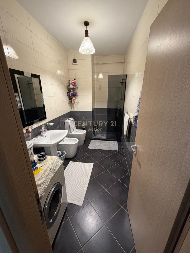 Shitet apartament te Gener 2 ne rrugen “Jordan Misja”.