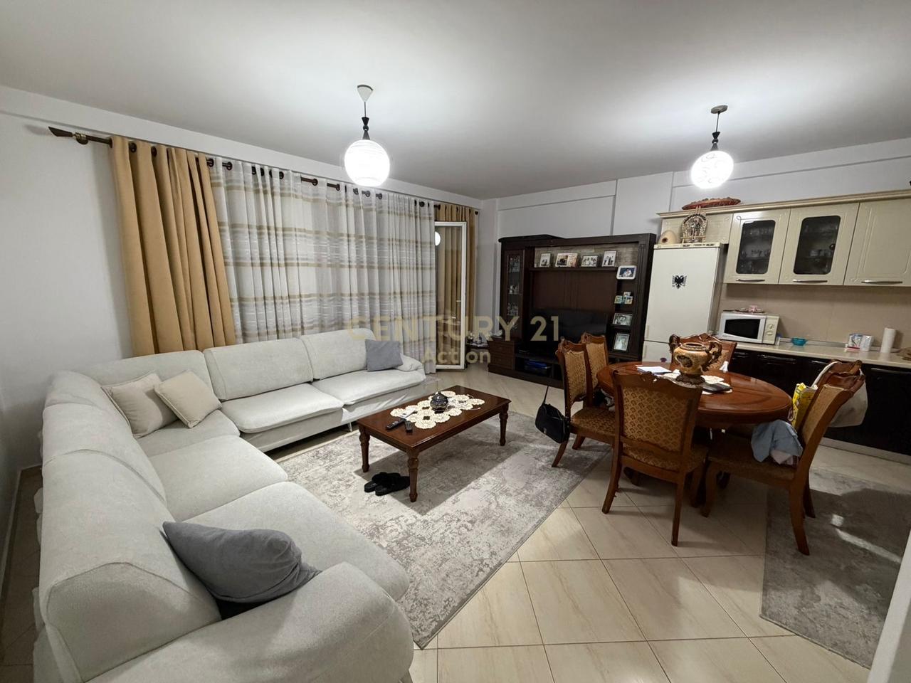 Shitet apartament te Gener 2 ne rrugen “Jordan Misja”.