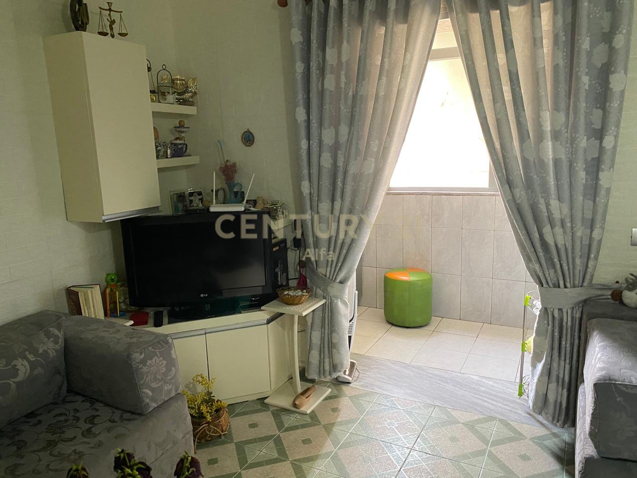 Shitet apartament 1+1 tek Selvia, pranë shkollës “Siri Kodra”!