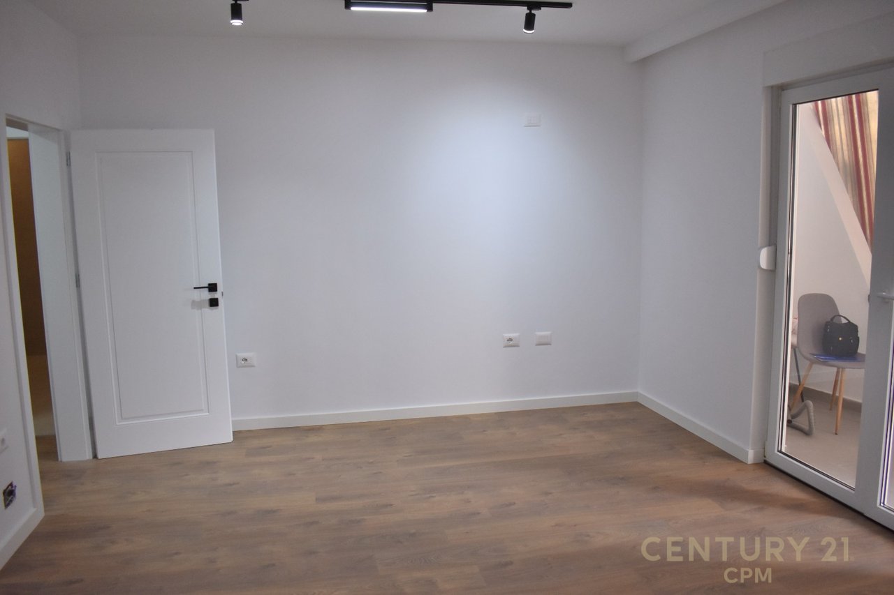 Uffici moderni in affitto vicino allo Stadio Air Albania