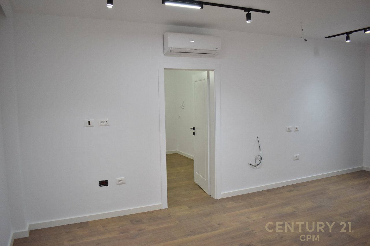 Uffici moderni in affitto vicino allo Stadio Air Albania