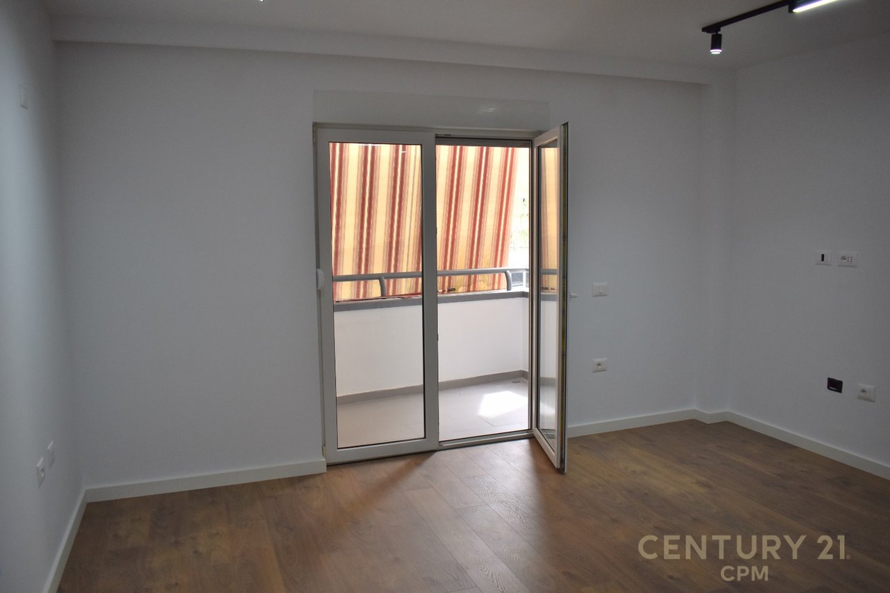 Uffici moderni in affitto vicino allo Stadio Air Albania