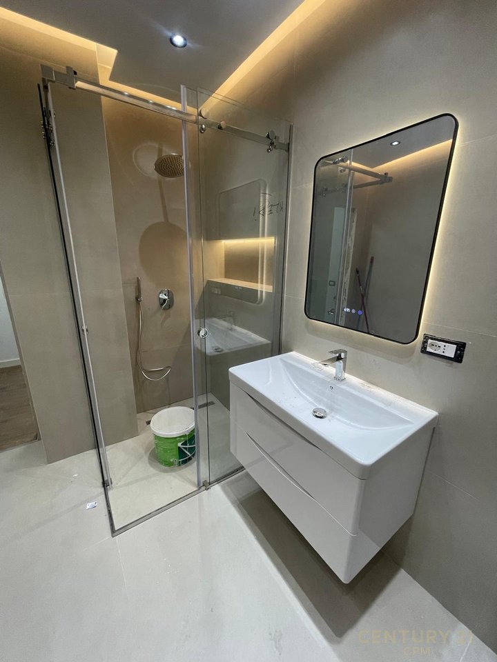 Uffici moderni in affitto vicino allo Stadio Air Albania