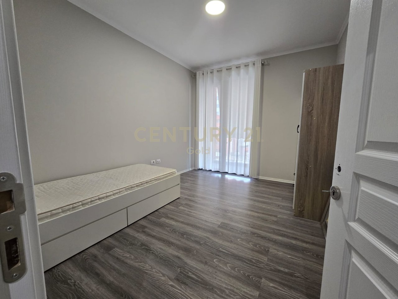 FOR RENT 2+1+2 APARTMENT + PARKING SPACE AT ASL COMPLEX!