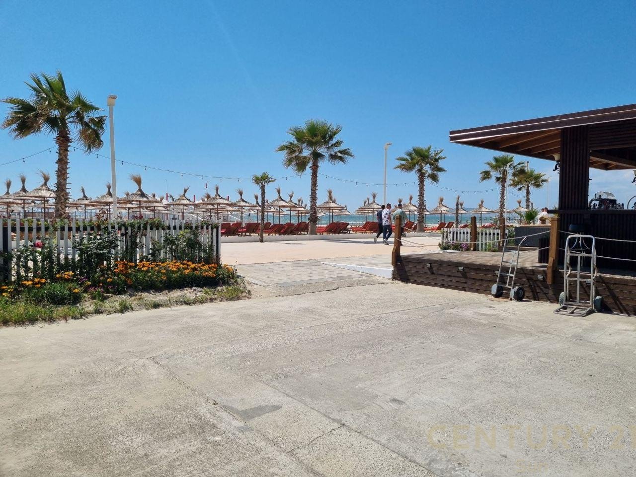 SHITET HOTEL NE VIJE TE PARE NE SHKEMBI E KAVAJES!