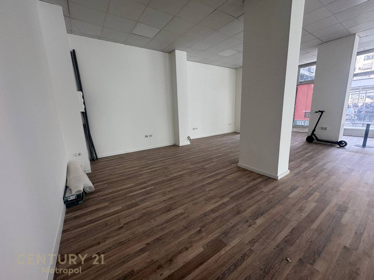 AMBIENT PER QIRA , ISH STACIONI TRENIT!