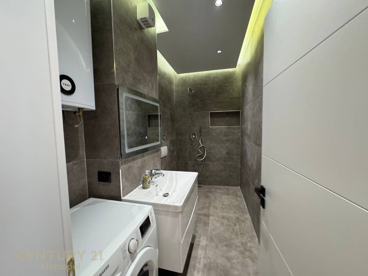 APPARTAMENTO MODERNO 2+1+2 IN AFFITTO, BALCONE!