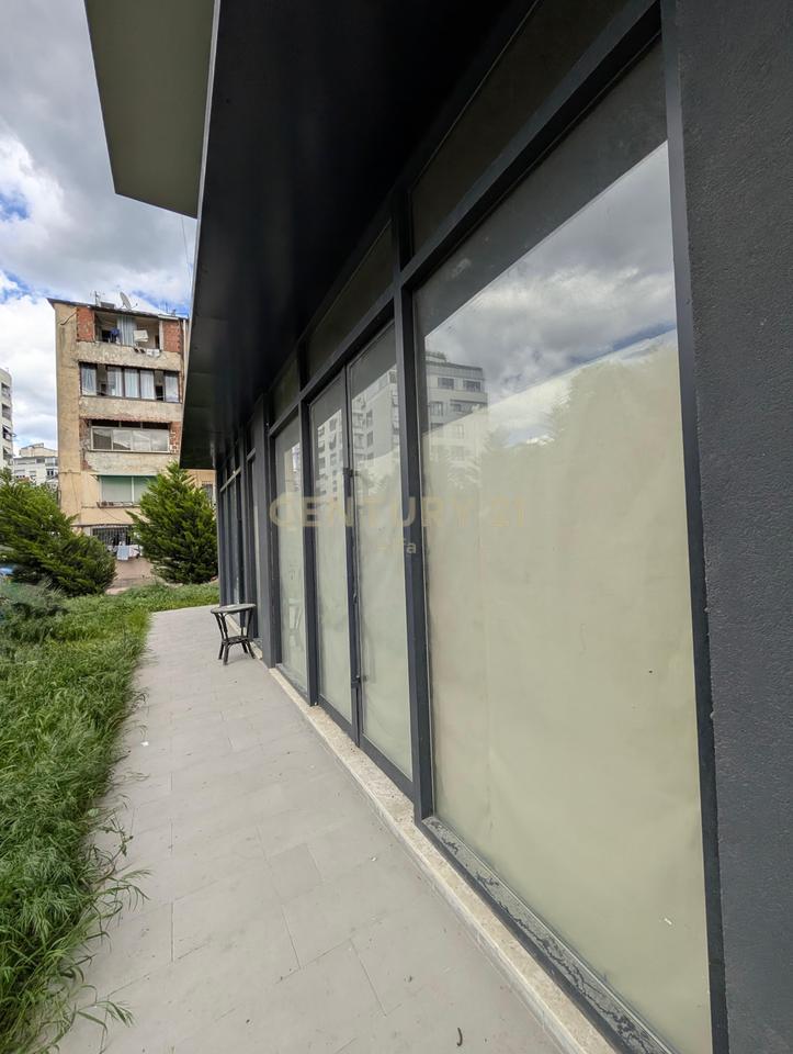 Shitet Njesi Komerciale ne Rr.Miha Grameno  - 295,000€ | 84 m²