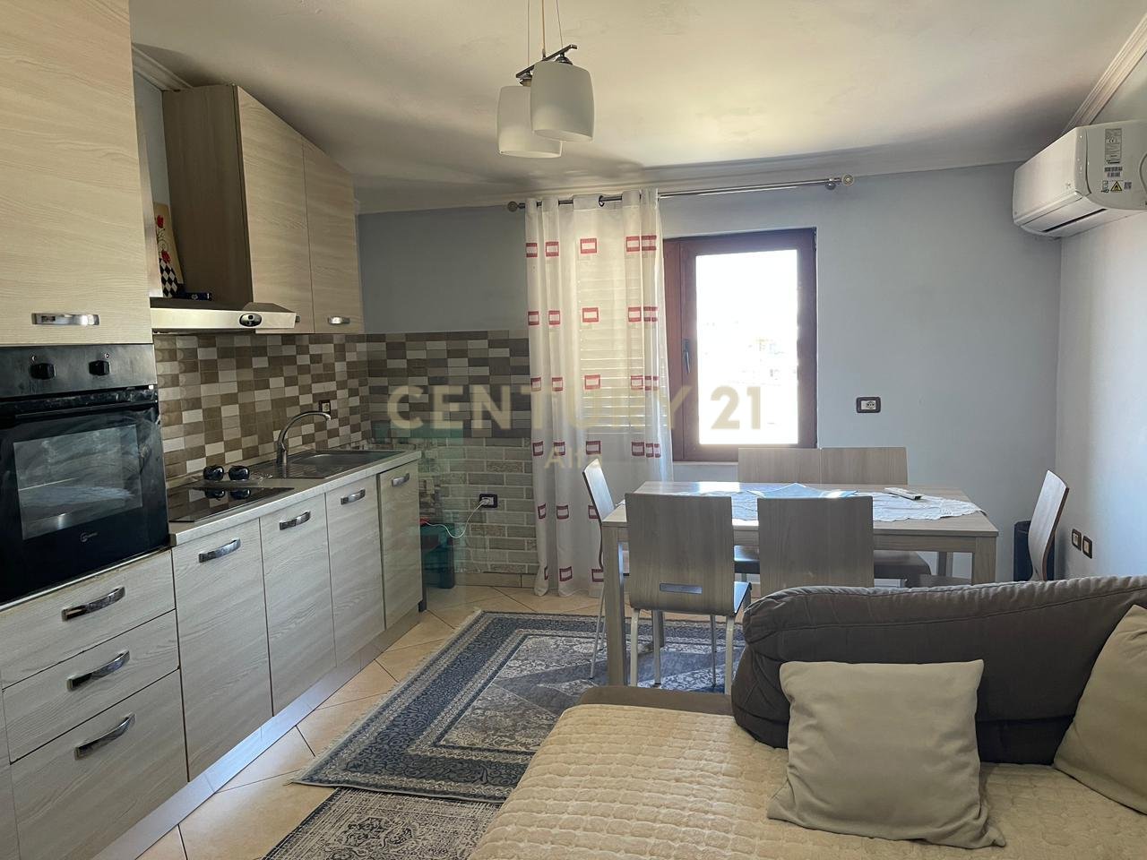Apartament 2+1 për qira te Shkolla e Bashkuar!