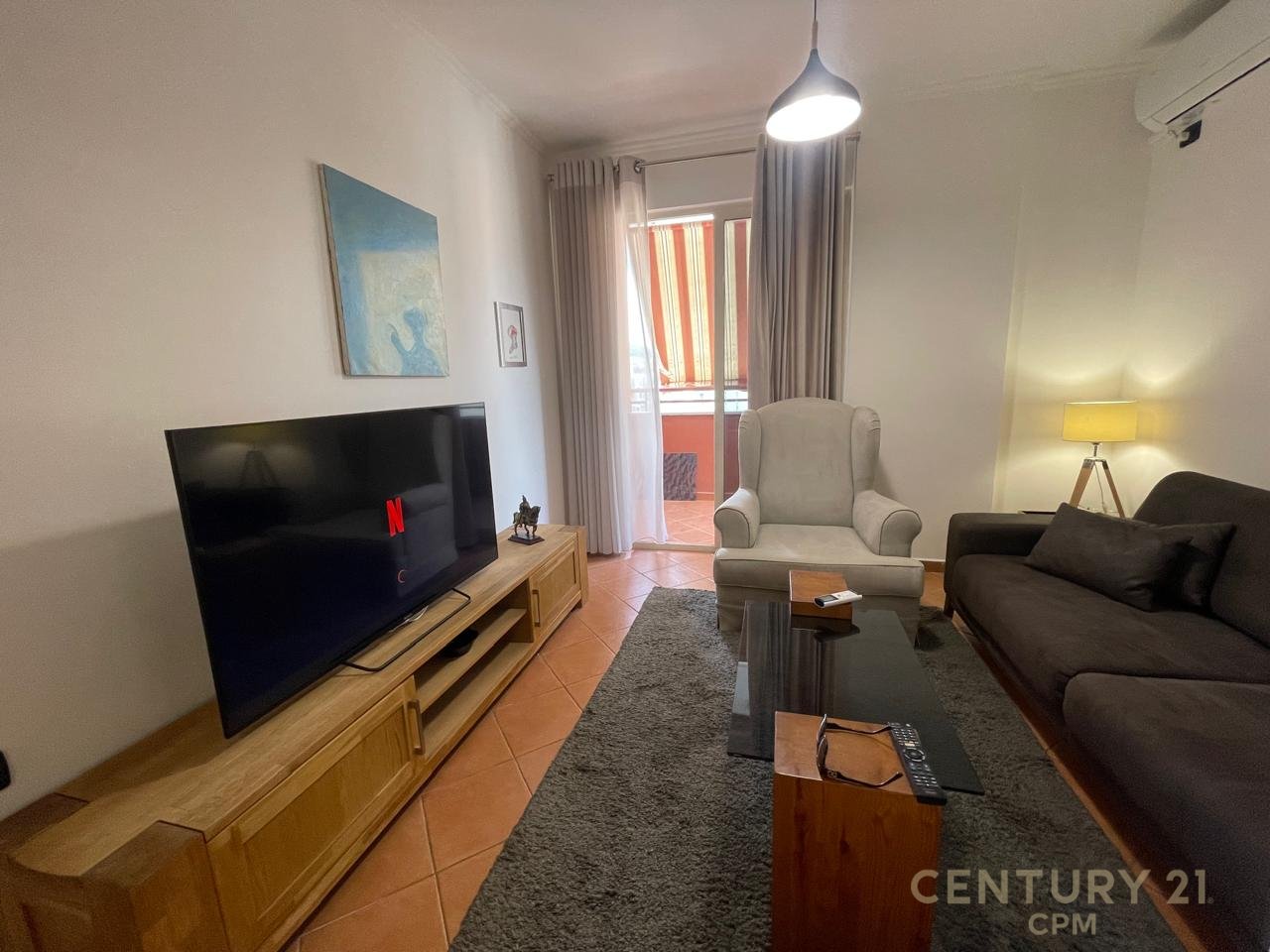Apartament 2+1 Me Qira në Ish Blloku, Tiranë