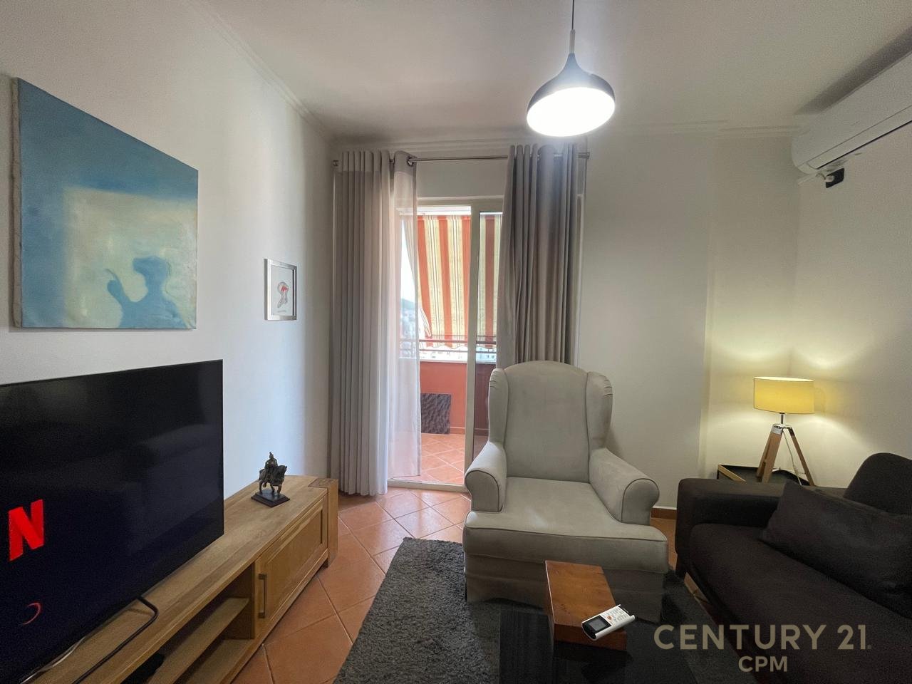 Apartament 2+1 Me Qira në Ish Blloku, Tiranë