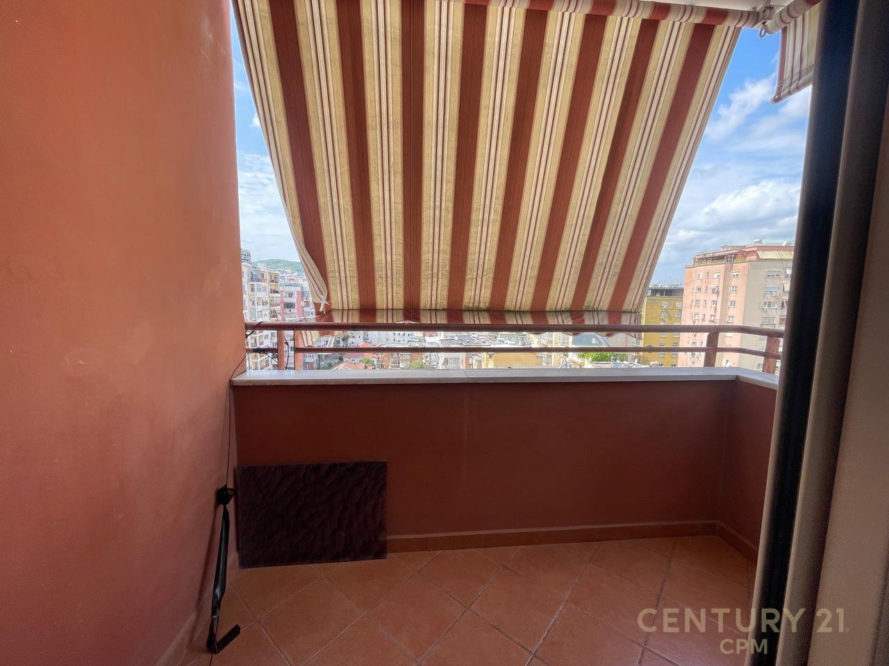 Apartament 2+1 Me Qira në Ish Blloku, Tiranë