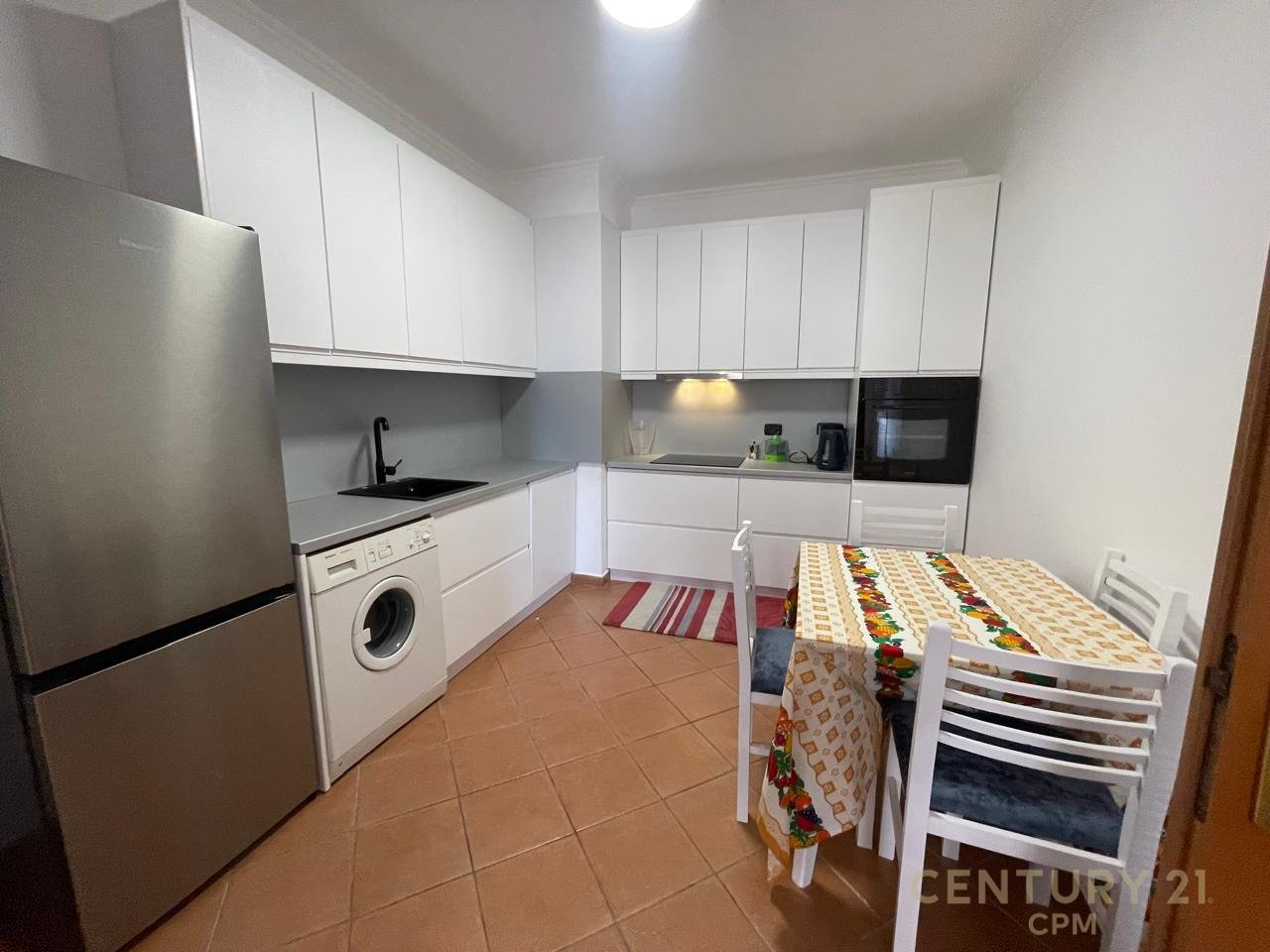 Apartament 2+1 Me Qira në Ish Blloku, Tiranë