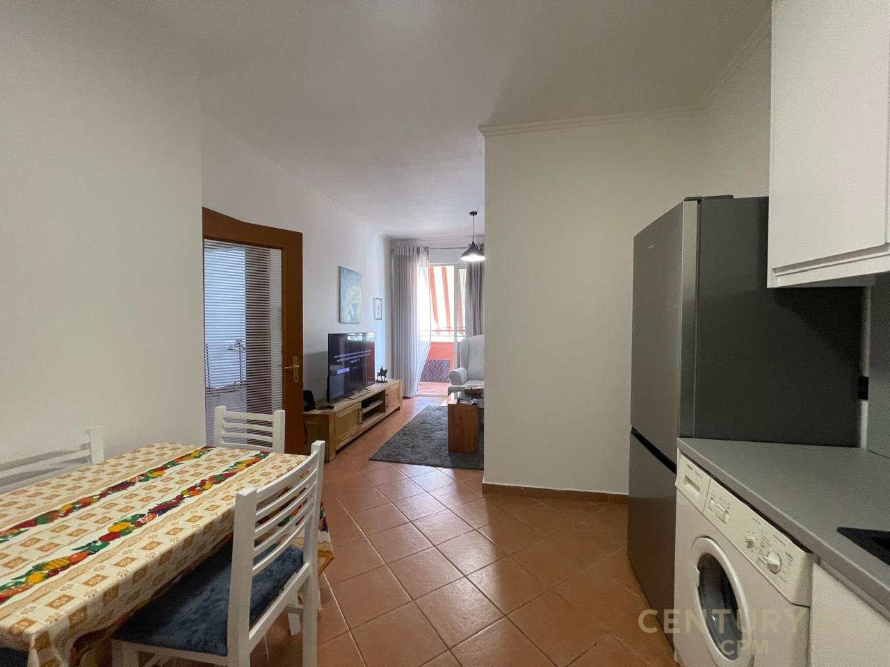 Apartament 2+1 Me Qira në Ish Blloku, Tiranë