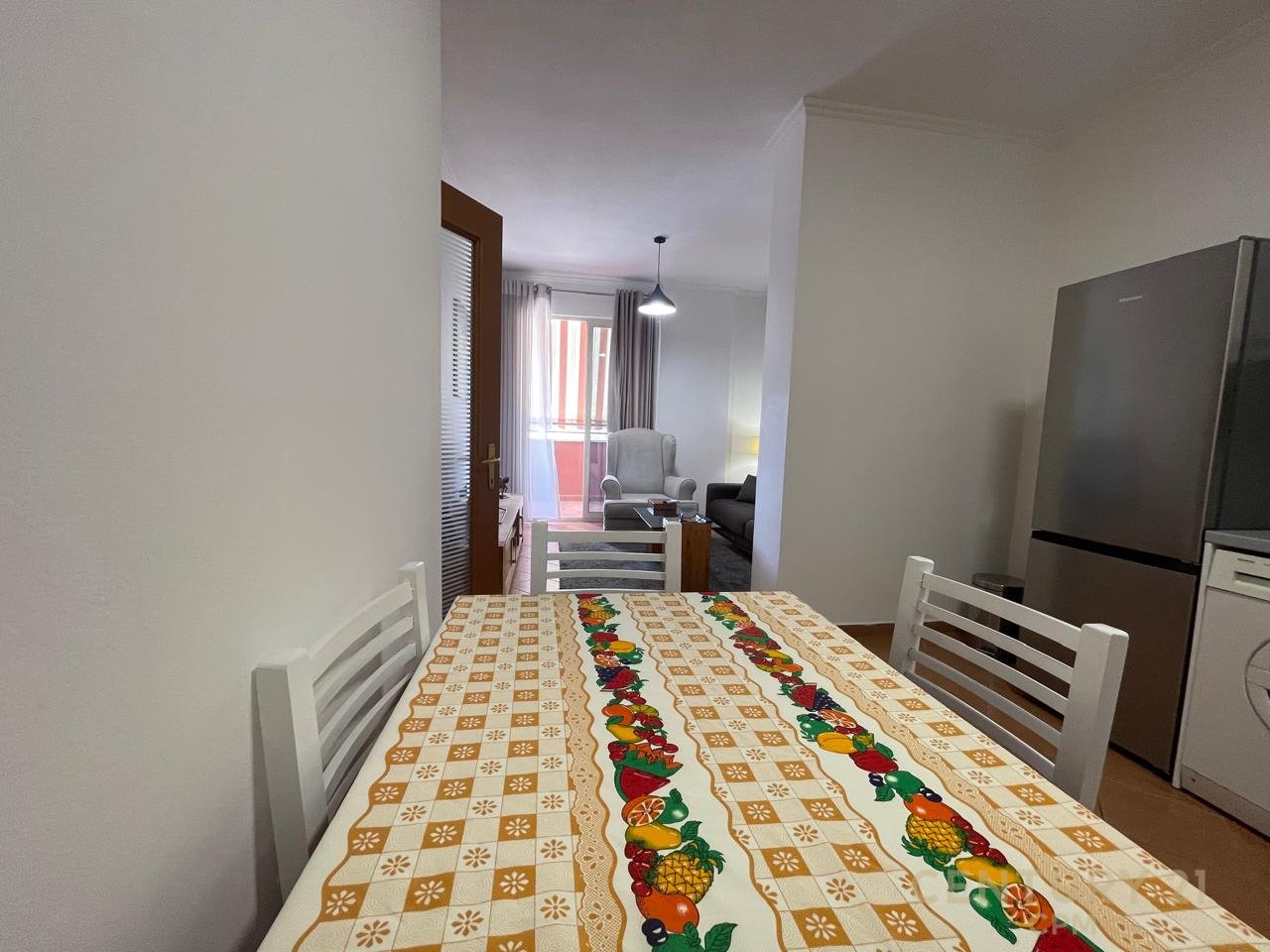 Apartament 2+1 Me Qira në Ish Blloku, Tiranë